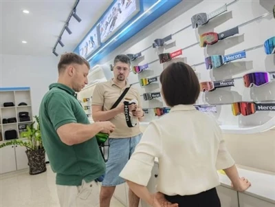 Guangzhou Hangrui pozdravlja nove međunarodne klijente za posjet tvornici
